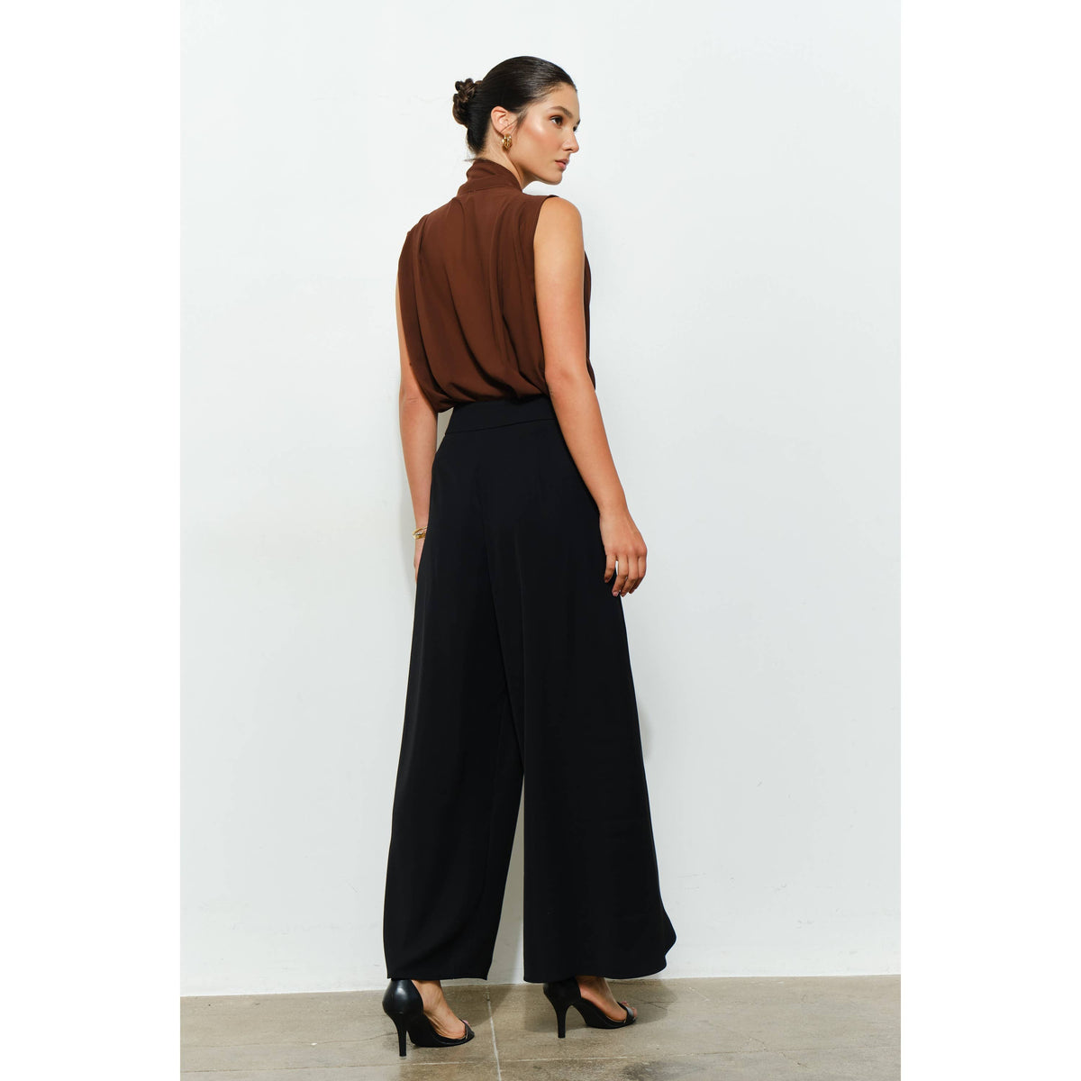 Tie-Neck Chiffon Sleeveless Blouse