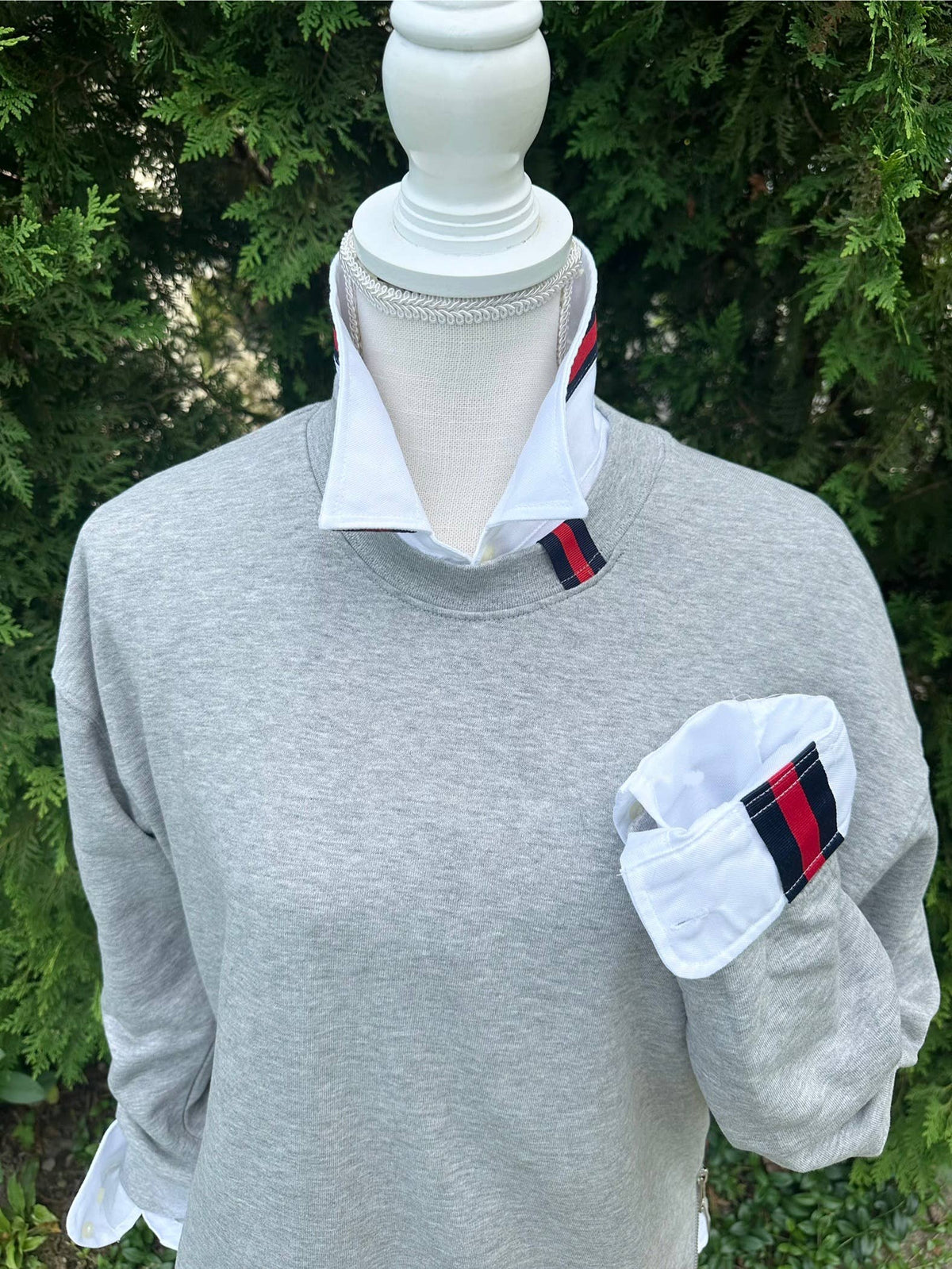 White Oxford w/Navy & Red Stripe Ribbon 