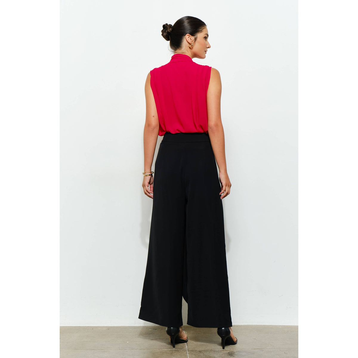 Tie-Neck Chiffon Sleeveless Blouse