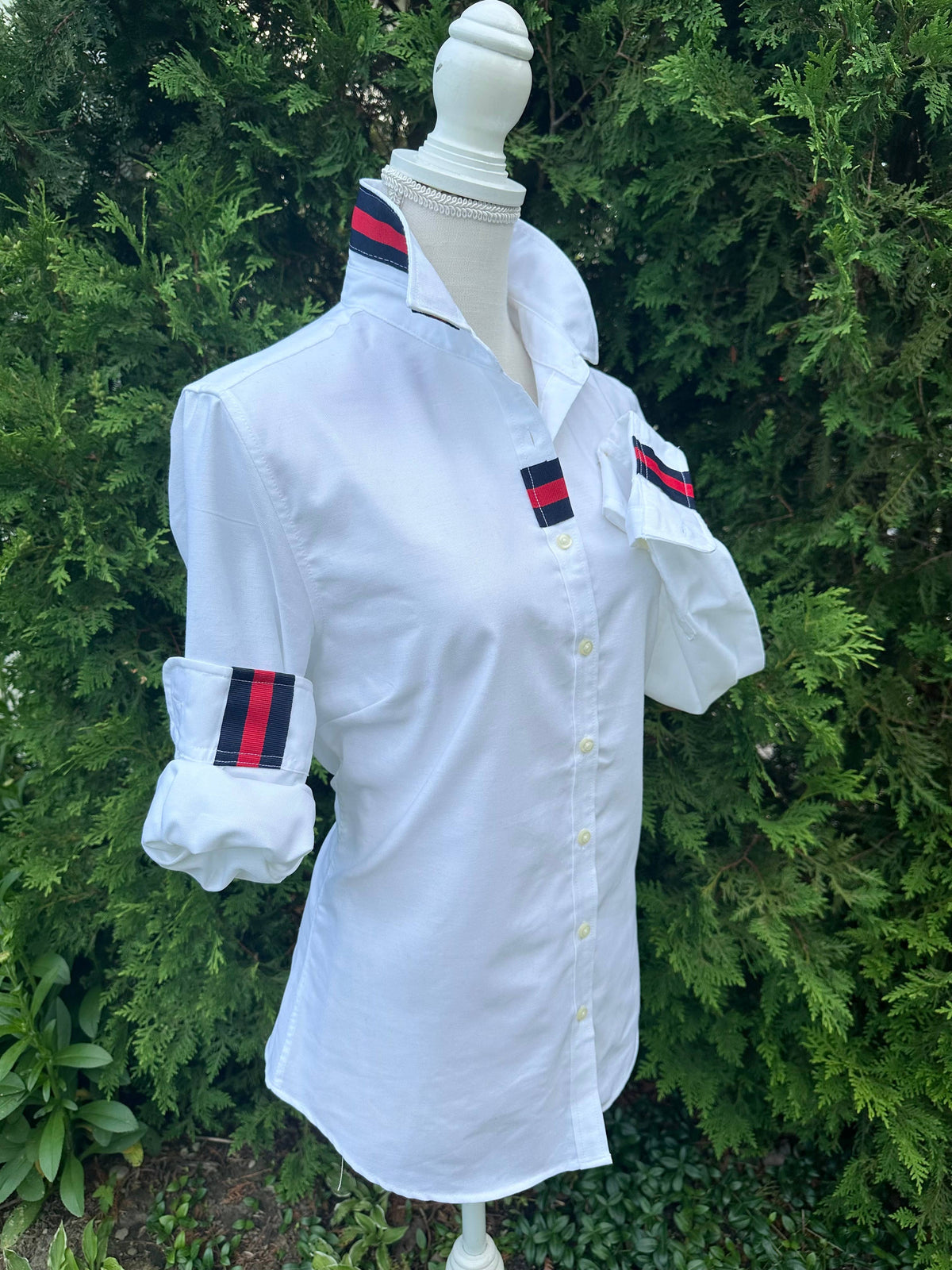 White Oxford w/Navy & Red Stripe Ribbon 