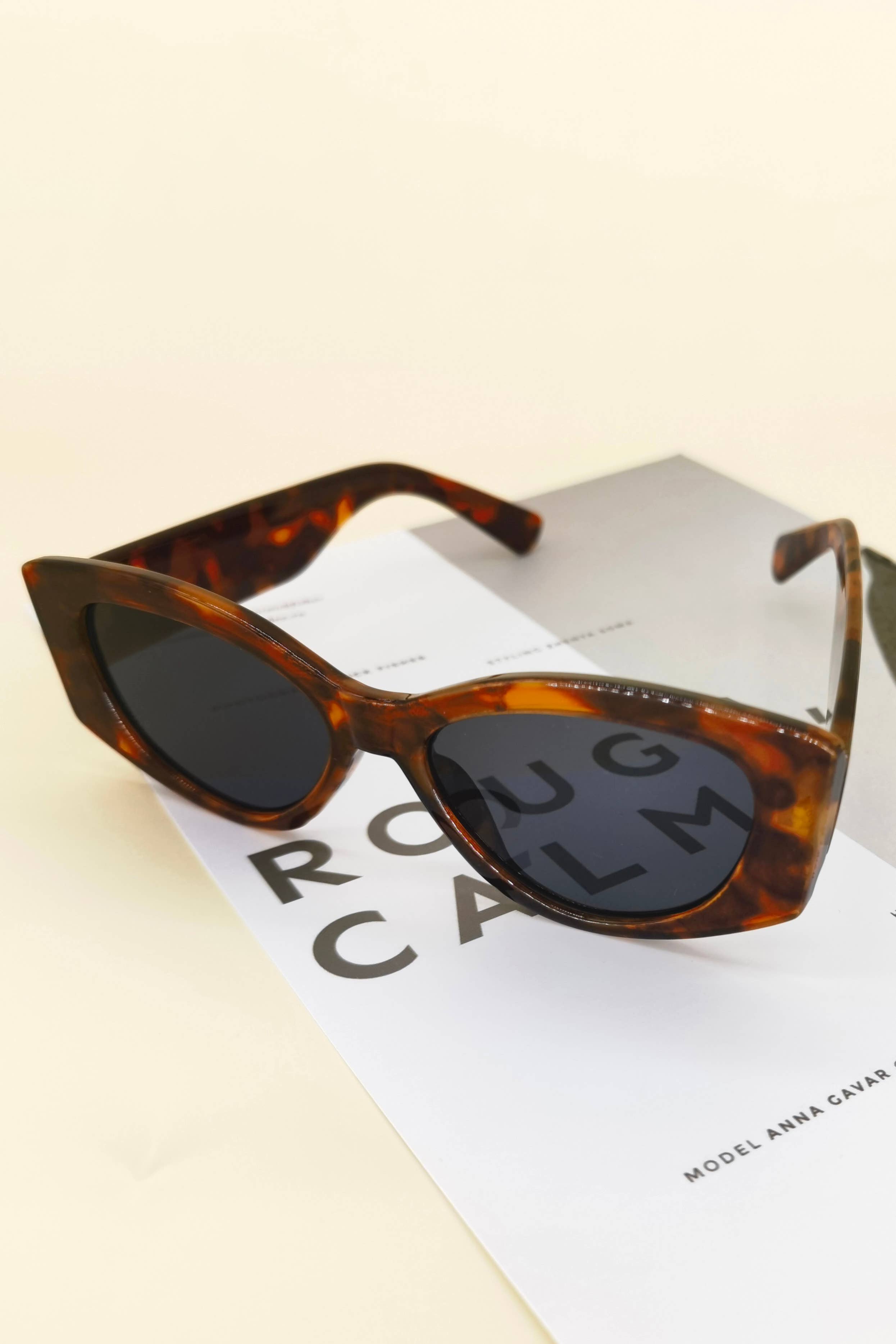 Oversized Tortoiseshell Cat Sunglasses