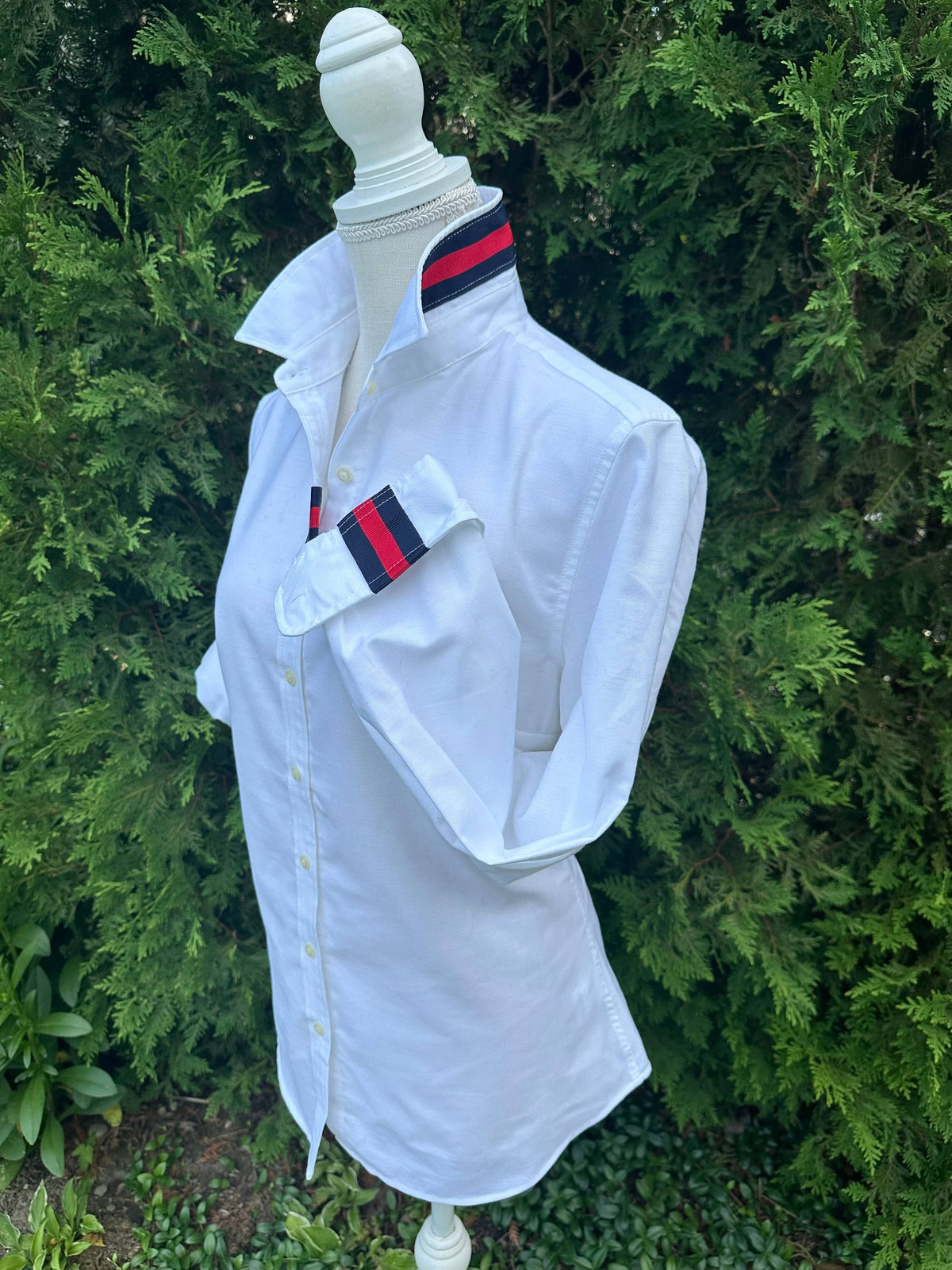 White Oxford w/Navy & Red Stripe Ribbon 