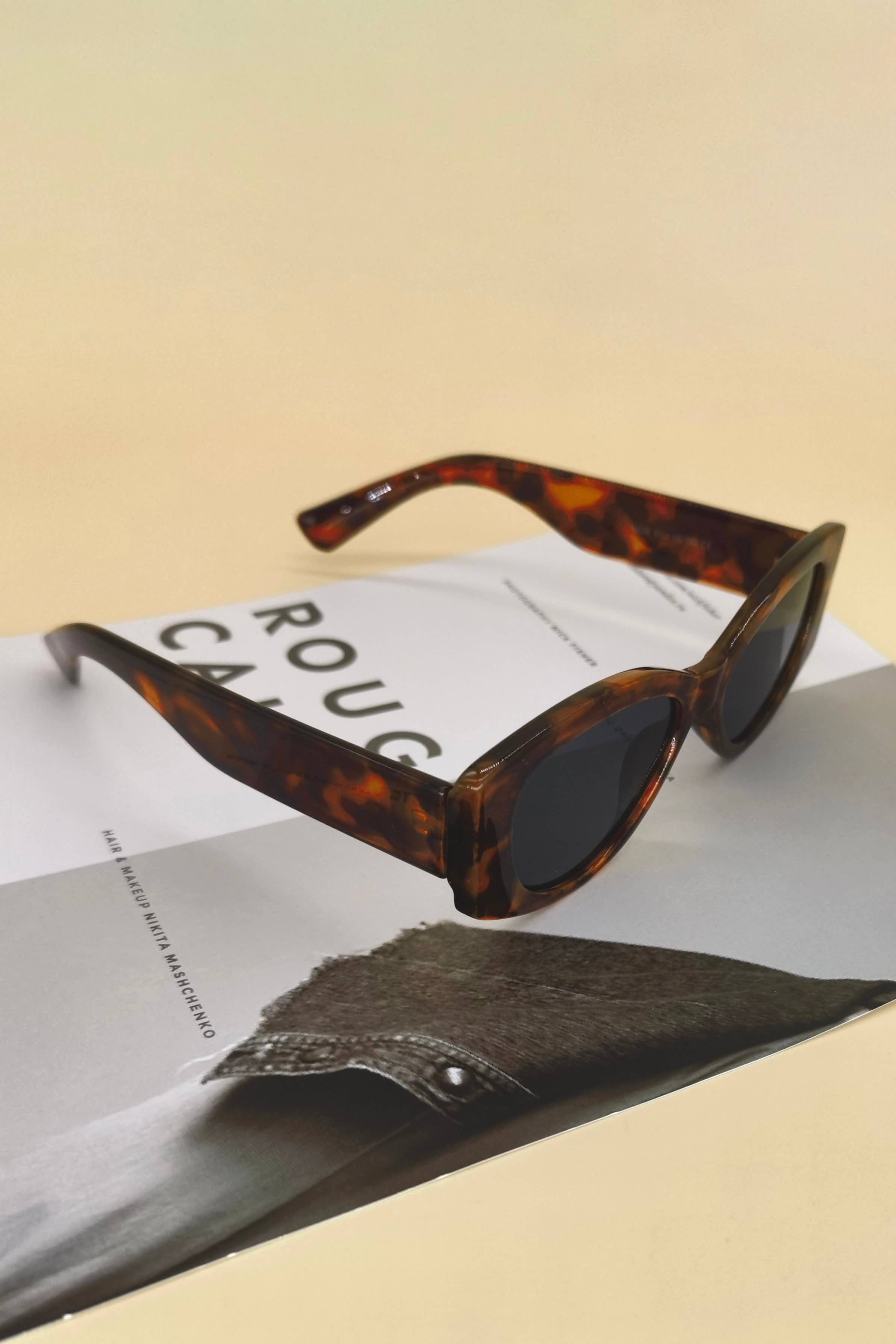 Oversized Tortoiseshell Cat Sunglasses