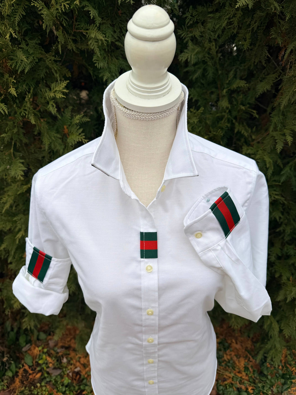 White Oxford w Hunter & Red Stripe Ribbon
