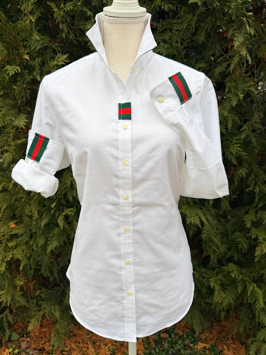 White Oxford w Hunter & Red Stripe Ribbon
